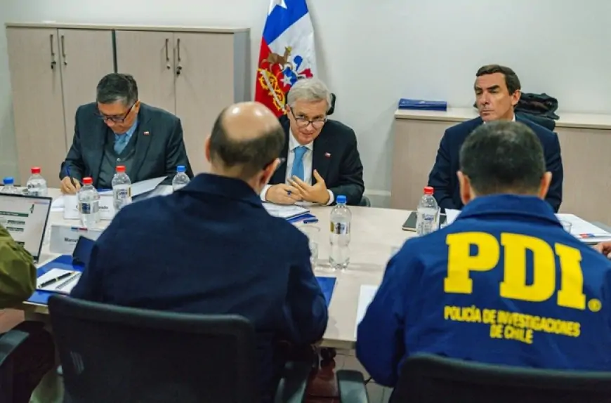 Encuesta Criteria muestra estancamiento en aprobación de Kast con un 35% y desaprobación escala al 55%