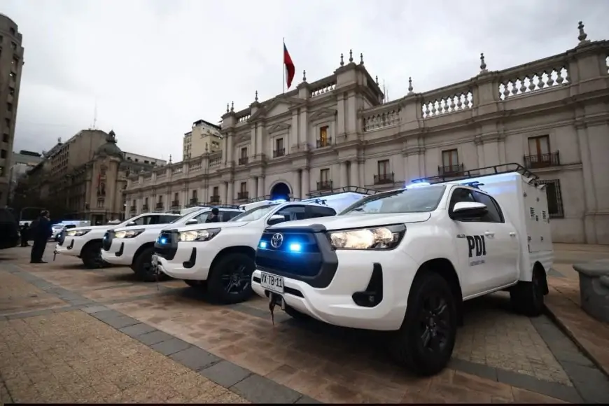 Presidente Kast encabeza en La Moneda entrega de 26 vehículos a la PDI y advierte que "Sin respaldo político, no sirven"
