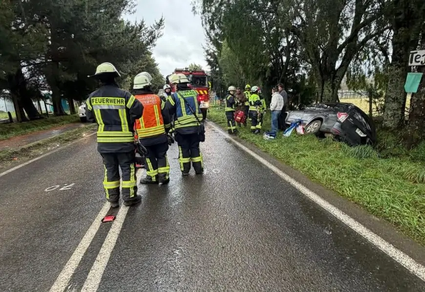 Bomberos de Paillaco atiende tres accidentes vehiculares en una jornada