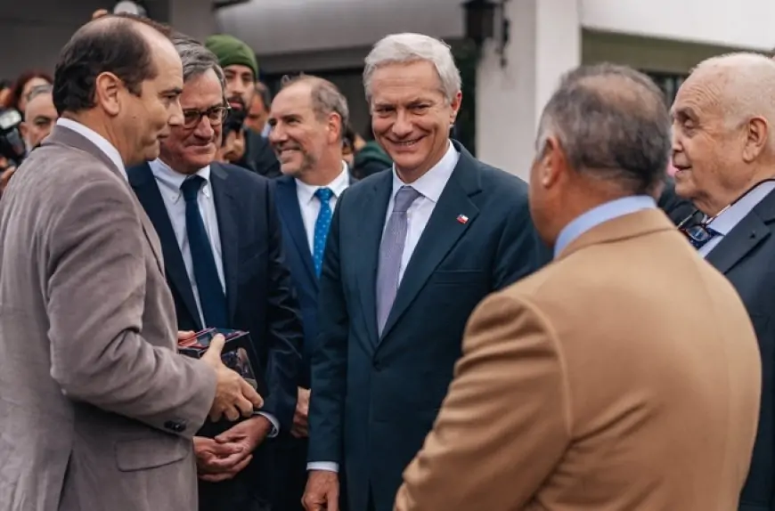 Aprobación de Kast cae a 33,8% y desaprobación sube a 54,4% en encuesta Pulso Ciudadano