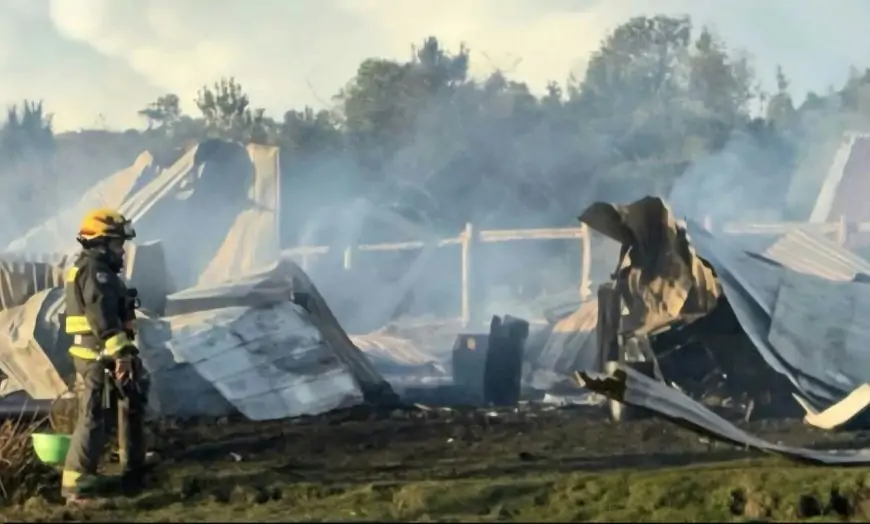 Adulta mayor fallece y otra persona resulta lesionada en incendio en isla Cailín, Quellón