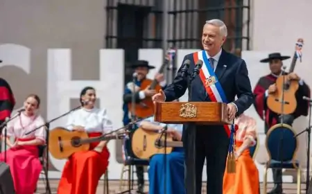 Cadem: aprobación de Kast sube a 36% y ministro Pérez Mackenna cae 9 puntos a 43%