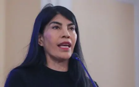 Ministra Lincolao acepta disculpas de estudiantes y tribunal suspende causa por un año