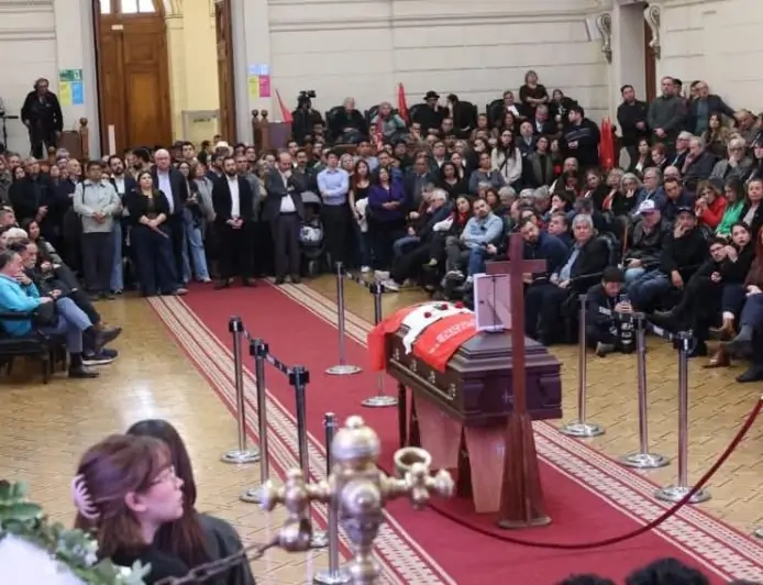 Último adiós a Camilo Escalona: Boric, Bachelet y figuras de todos los sectores despidieron al histórico socialista