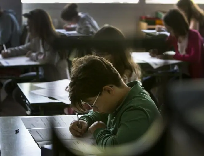 Chile cae en prueba PISA 2026, matemáticas y lectura bajan, y se mantiene lejos del promedio OCDE