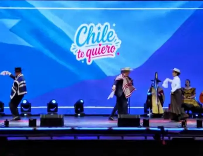 "Brindo por el Estrecho de Magallanes": Presidente Kast inaugura Fiestas Patrias con paya contingente
