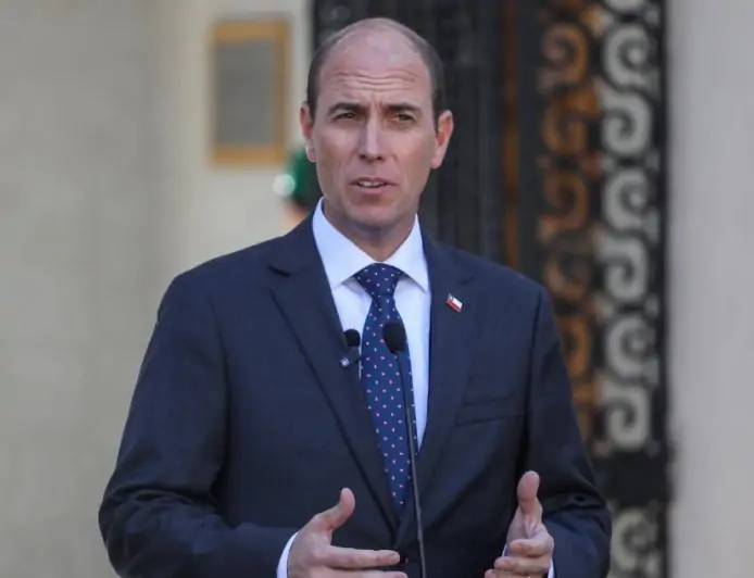 Arrau dice que "por mí, no iría al Congreso" en plena búsqueda de votos para reforma migratoria
