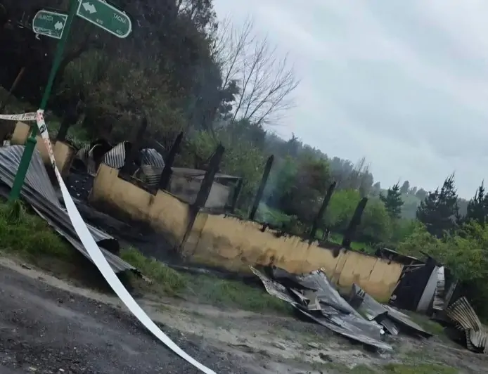Tres personas fallecidas tras incendio estructural de vivienda en Traiguén