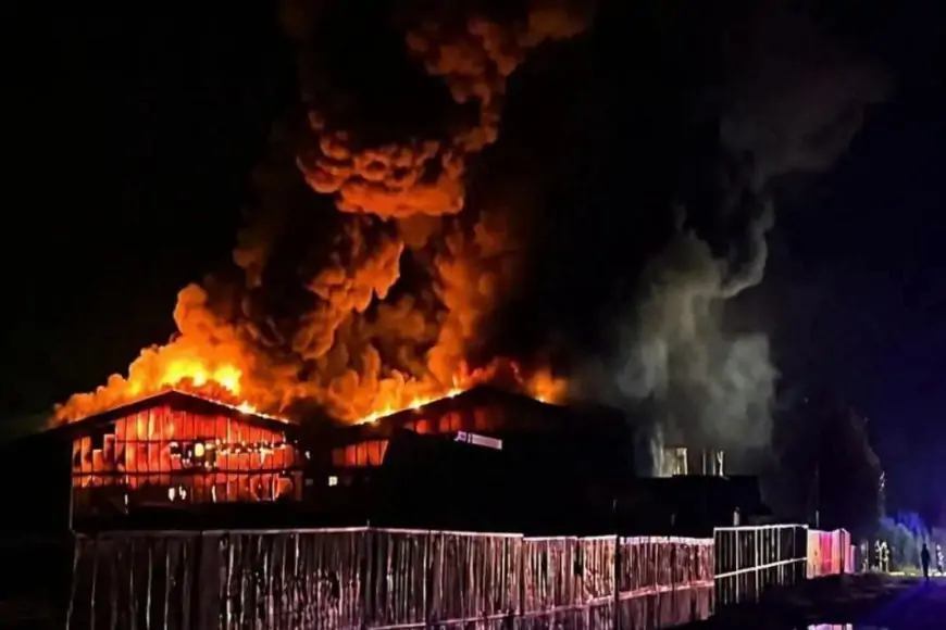 Incendio industrial en sector Trapén de Puerto Montt movilizó cerca de 20 unidades de Bomberos
