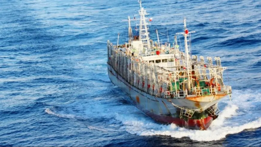 Armada monitorea a flota pesquera china de 370 barcos frente a costas de Chile