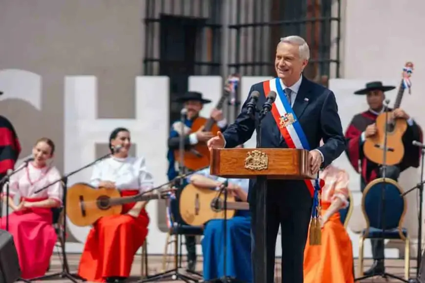 Cadem: aprobación de Kast sube a 36% y ministro Pérez Mackenna cae 9 puntos a 43%