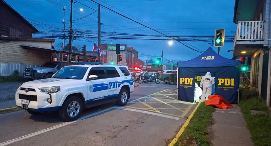 Investigan homicidio con arma blanca en sector céntrico de la comuna de Los Lagos
