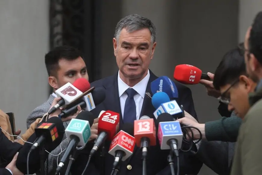 Ossandón asegura que Kast aceptó fórmula para regularizar migrantes con visa de trabajo