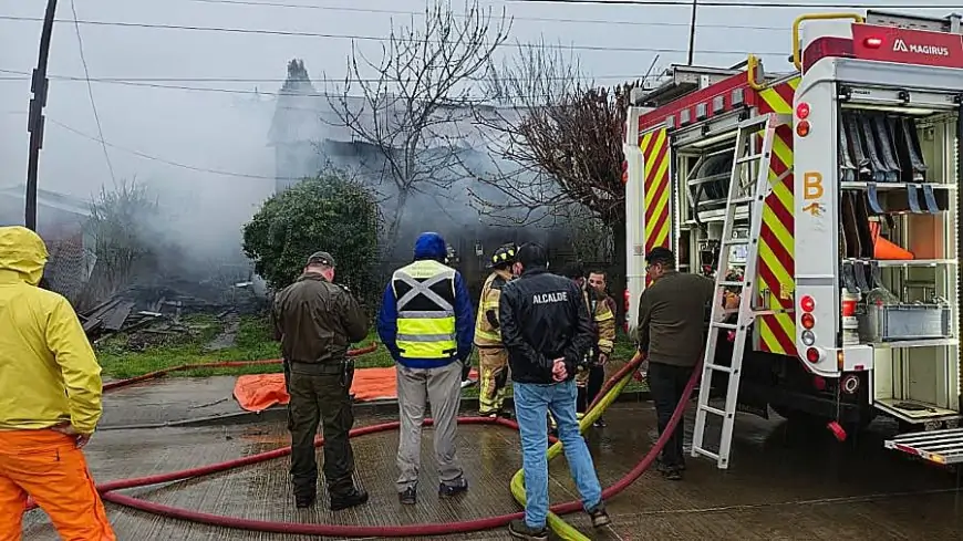 Incendio destruye vivienda de adulto mayor en Reumén: vecinos lo acogen tras perder todo