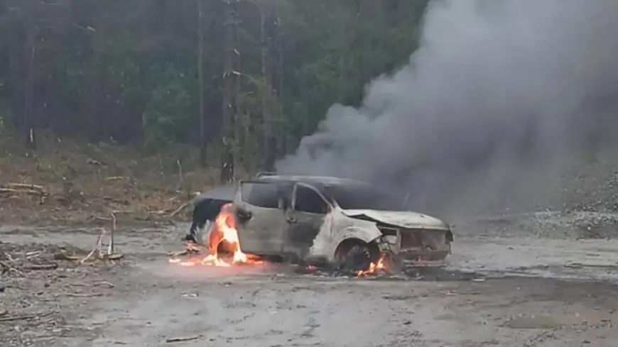 Ataque incendiario en Collipulli: desconocidos interceptan y queman camioneta de forestal en Ruta R-49