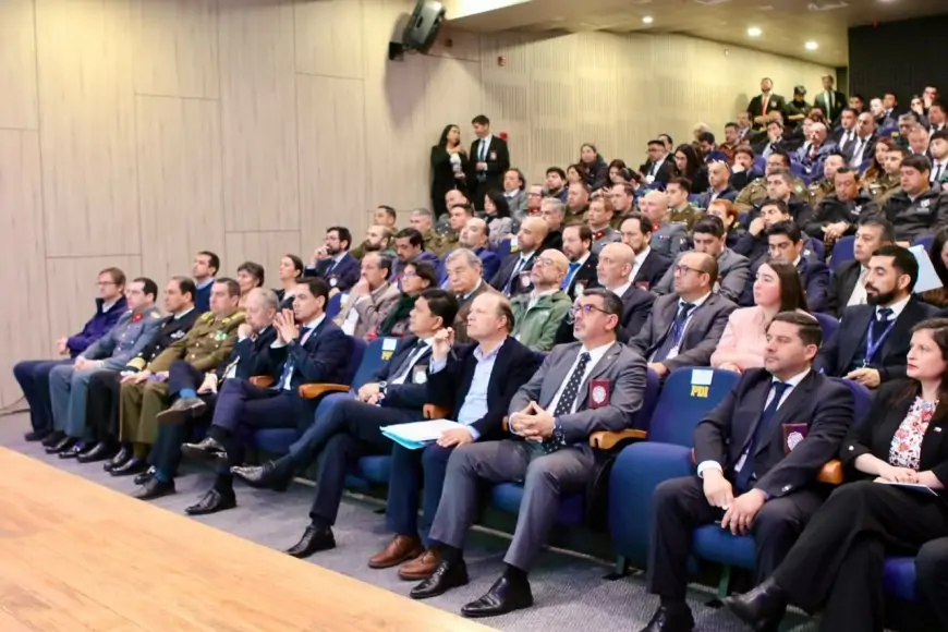 PDI reúne a especialistas en seminario nacional sobre sustracción de madera y tala ilegal en Valdivia