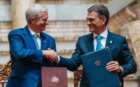 Kast realiza histórica visita a Bolivia tras 71 años y firma acuerdos de cooperación bilateral