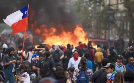 Panel Ciudadano UDD: 64% evalúa negativamente el estallido social a siete años del 18-O