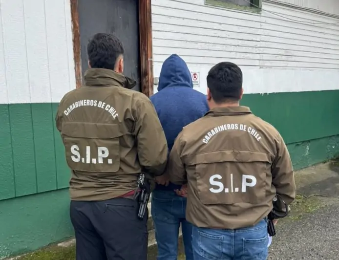 Detienen en Los Lagos a hombre requerido por la justicia y es trasladado a cárcel de Valdivia