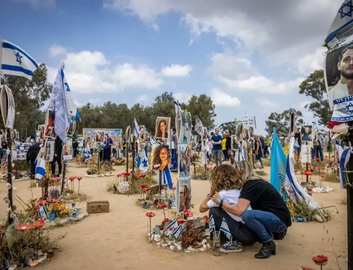 "Seremos el símbolo de elegir la vida": el kibutz Be'eri renace tres años después de la masacre de Hamás