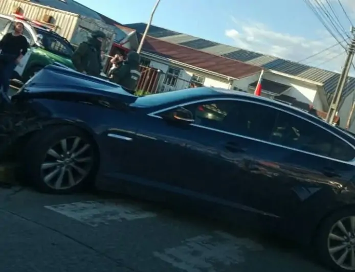 Detienen a sujeto que huyó tras evadir control en Valdivia y colisionó cuatro autos