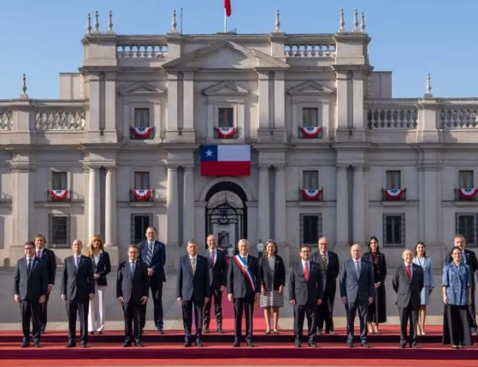 Cadem: aprobación de Kast cae al 30%, su nivel más bajo, y 17 ministros retroceden