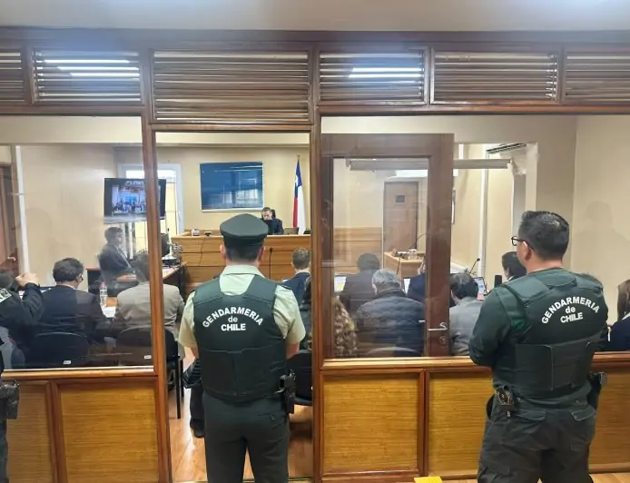 Decretan cautelares para tres imputados en causa contra alcalde de Río Bueno: audiencia continúa este miércoles
