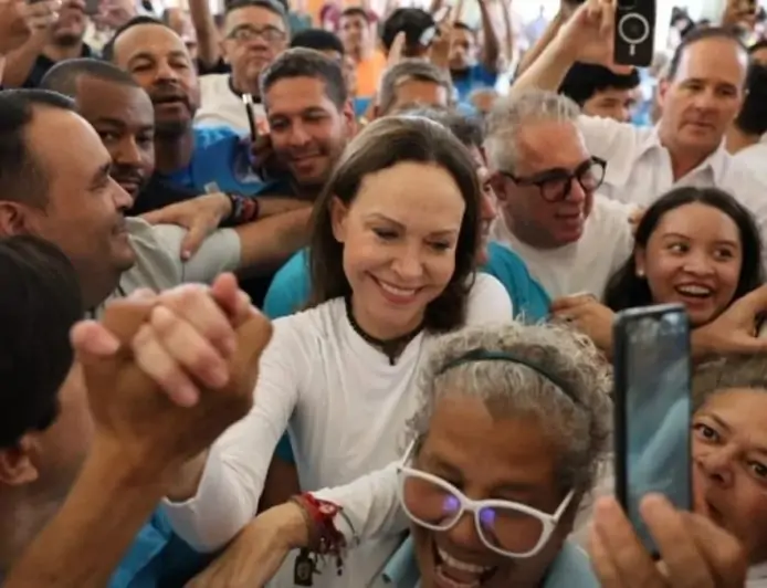 María Corina Machado regresa a Venezuela tras casi 10 meses fuera y llama a "empujar la transición"