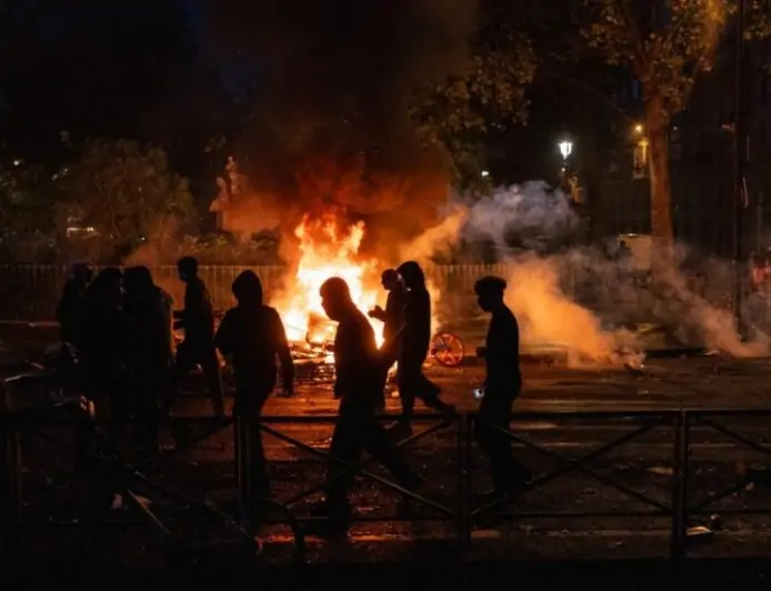 Francia activa juicios exprés tras disturbios: 2.700 detenidos y 217 ya en prisión