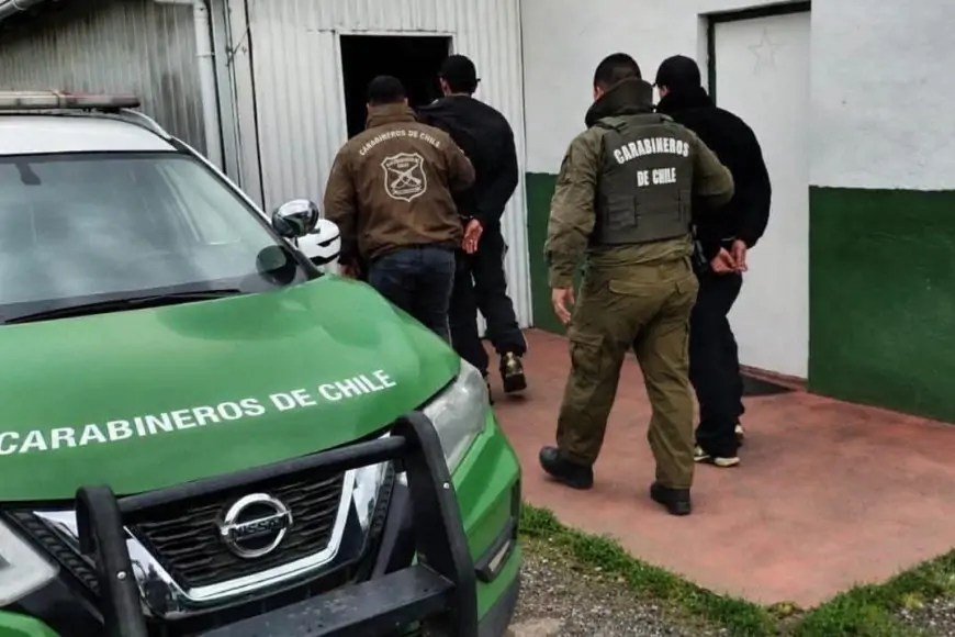 Dos detenidos en Río Bueno: uno por orden vigente y otro por microtráfico
