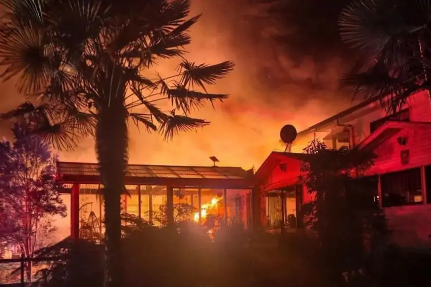 Incendio de gran magnitud en Carretera Austral moviliza a 78 bomberos de Puerto Montt y la zona
