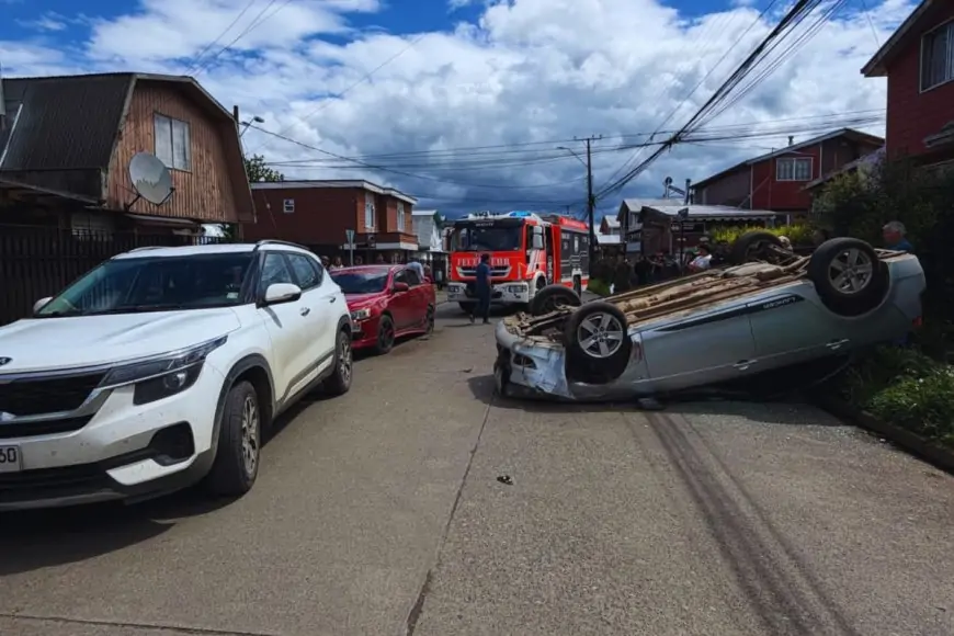 Una persona lesionada deja volcamiento en accidente de tránsito en Río Bueno