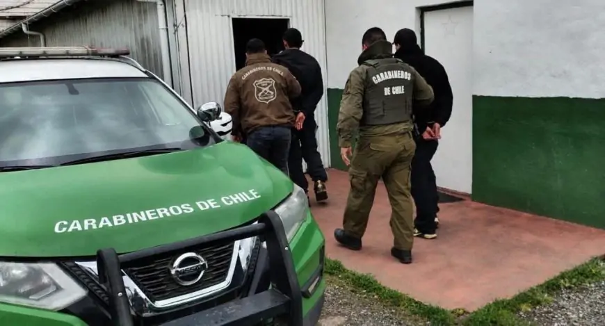 Dos detenidos en Río Bueno: uno por orden vigente y otro por microtráfico