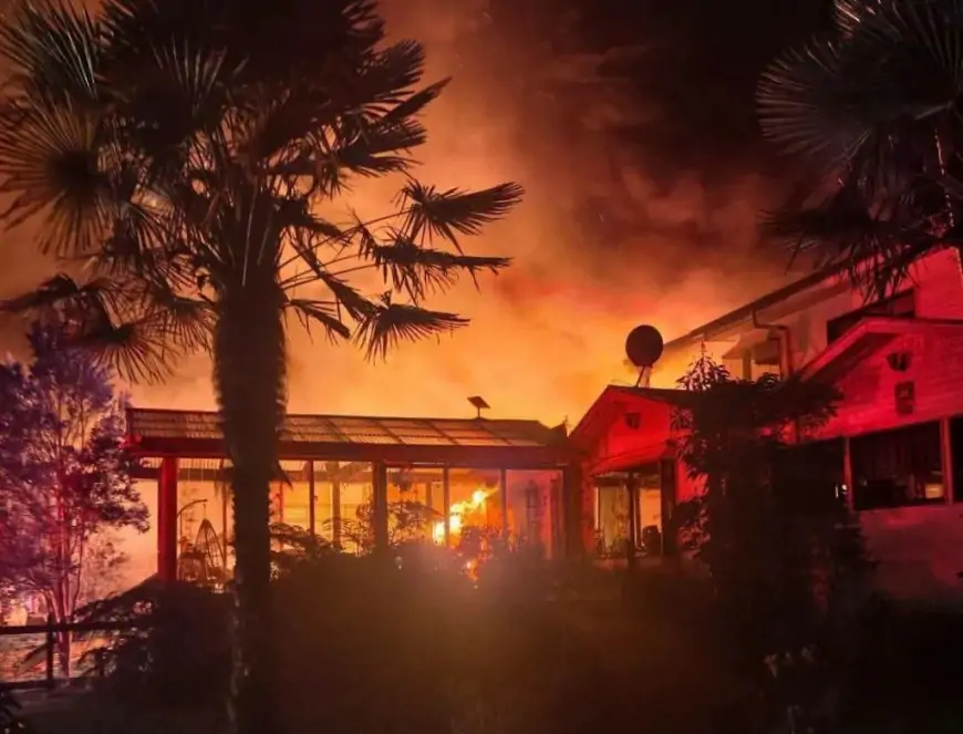 Incendio de gran magnitud en Carretera Austral moviliza a 78 bomberos de Puerto Montt y la zona