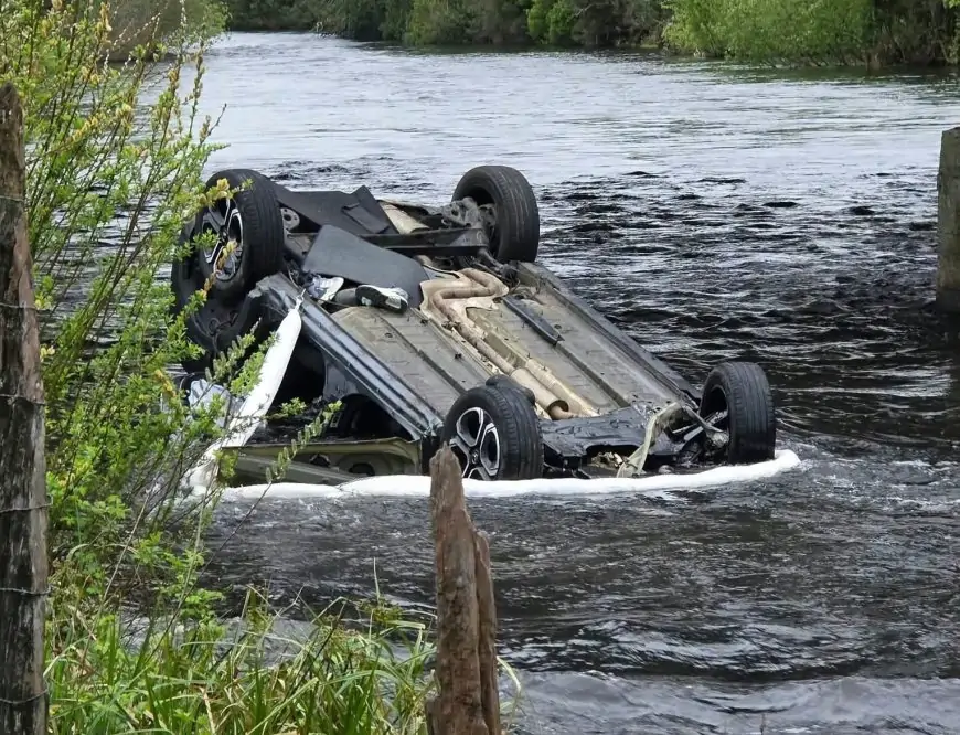 Dos fallecidos tras caer vehículo al río Llollelhue en Paillaco: conductor no está detenido