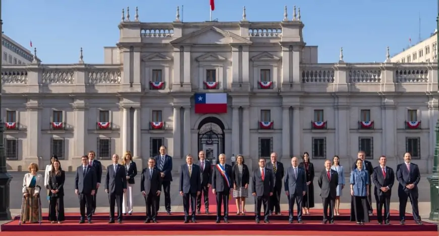 Cadem: aprobación de Kast cae al 30%, su nivel más bajo, y 17 ministros retroceden