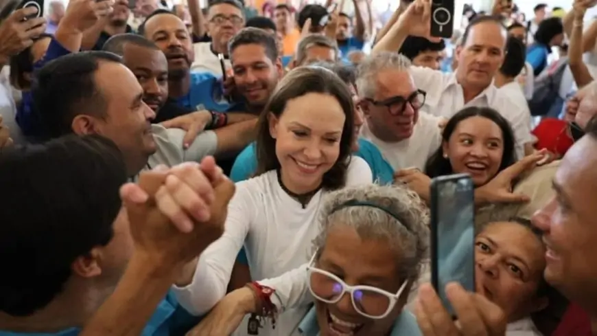 María Corina Machado regresa a Venezuela tras casi 10 meses fuera y llama a "empujar la transición"